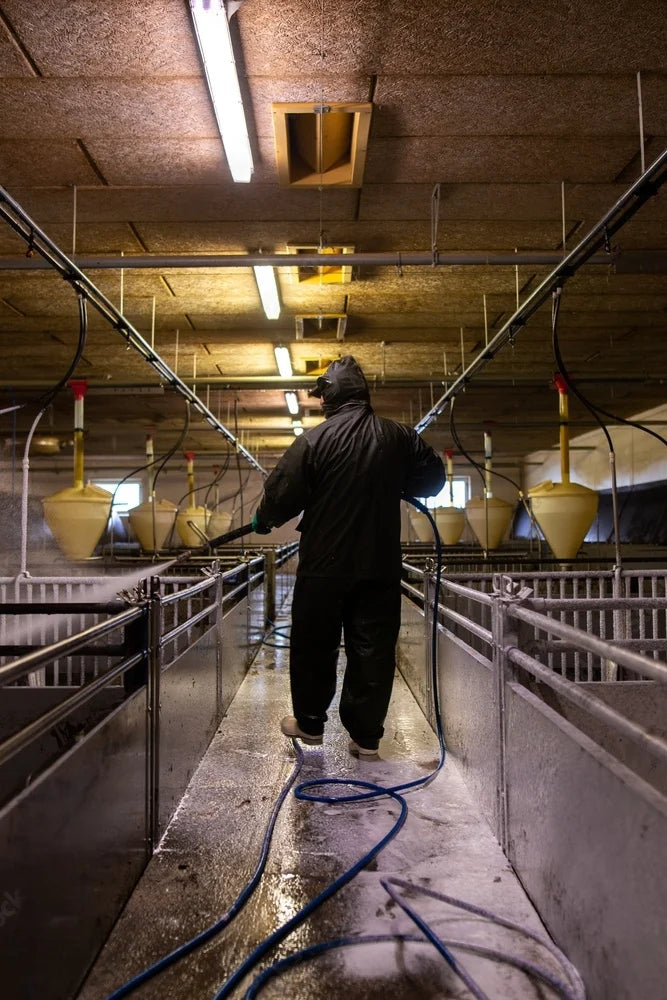 high-pressure water sprayer